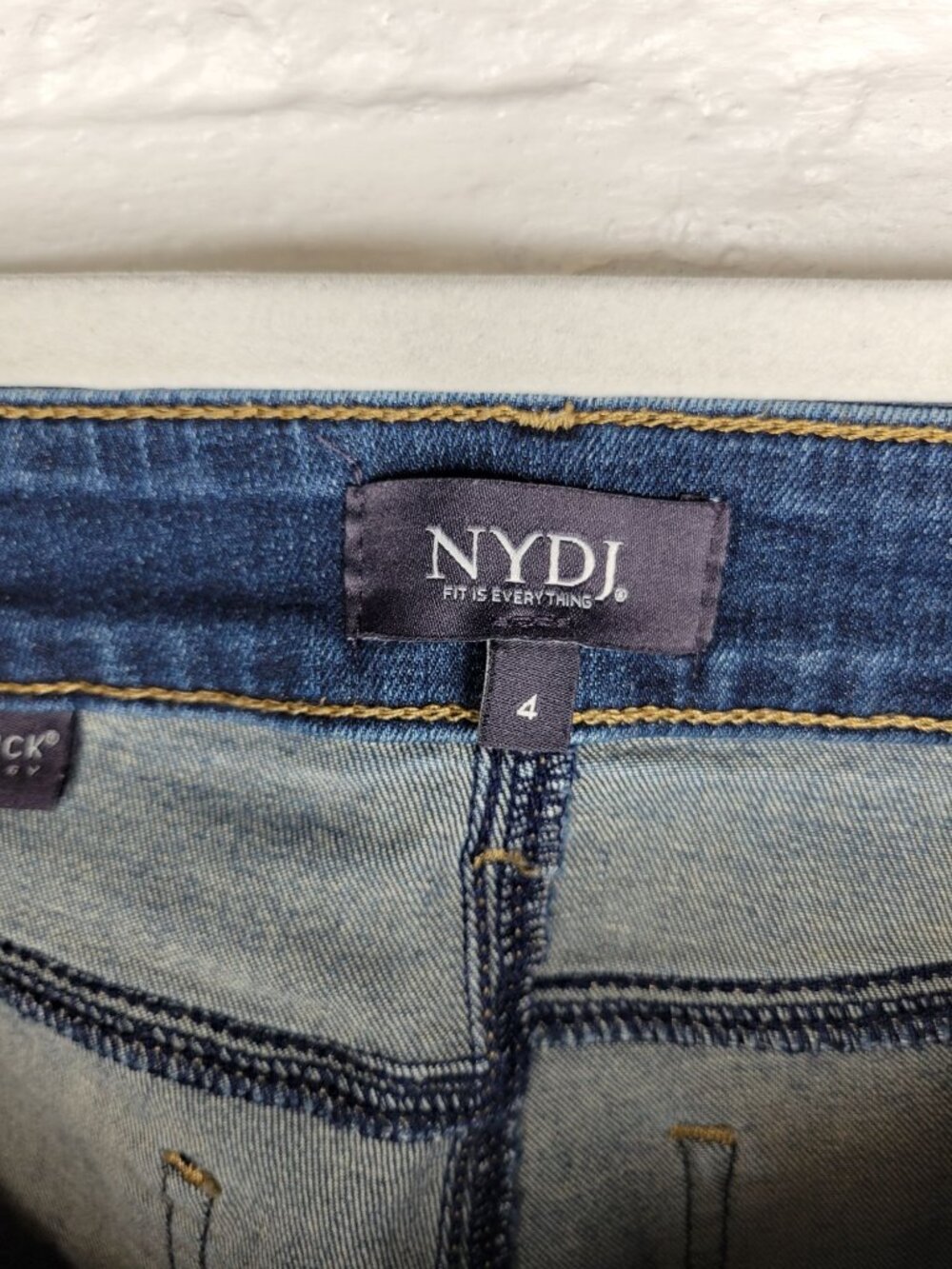 NYDJ Women's Size 4 Jeans Marilyn Straight Crop Cuffed - Picture 4 of 5